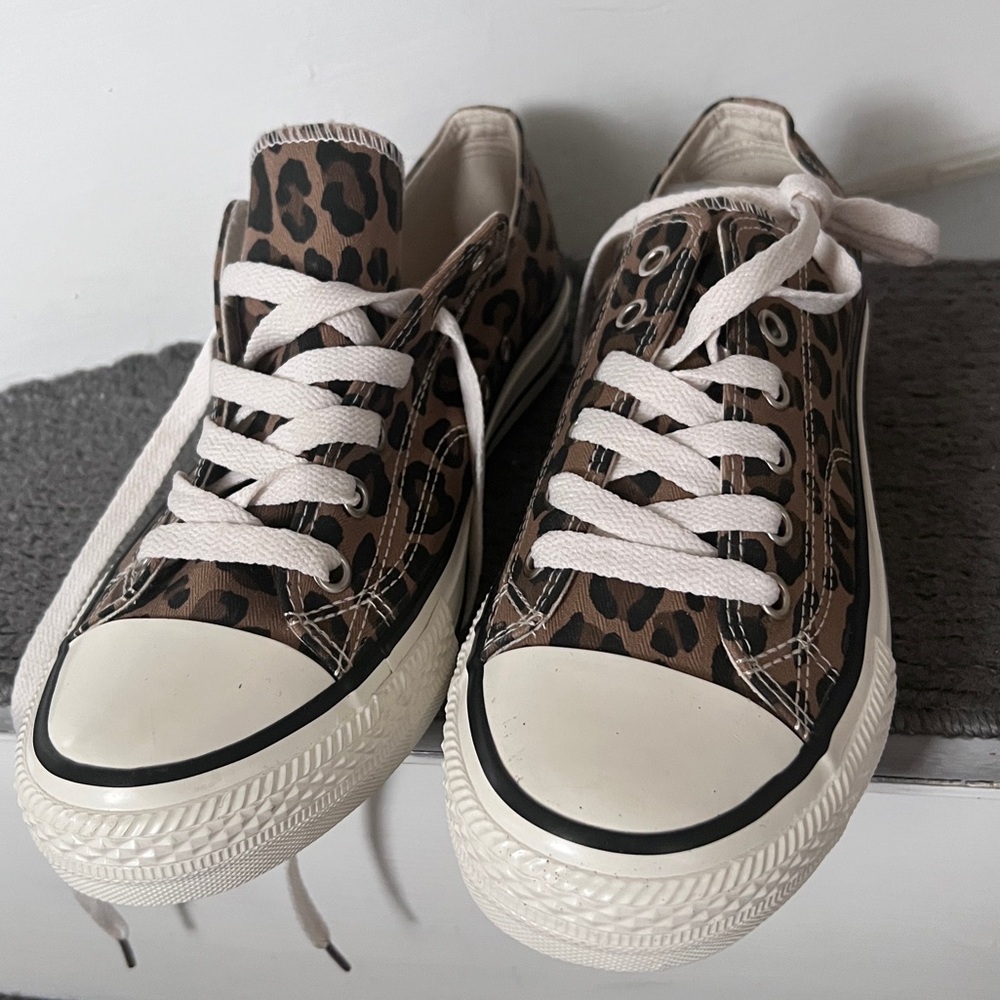 Leopard print canvas sneakers